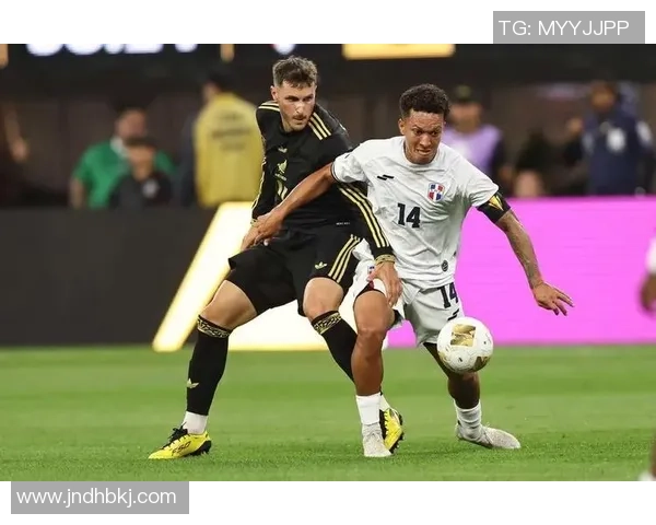 墨西哥足球传奇人物回顾与影响力分析从马尔凯斯到乔瓦尼的足球历程