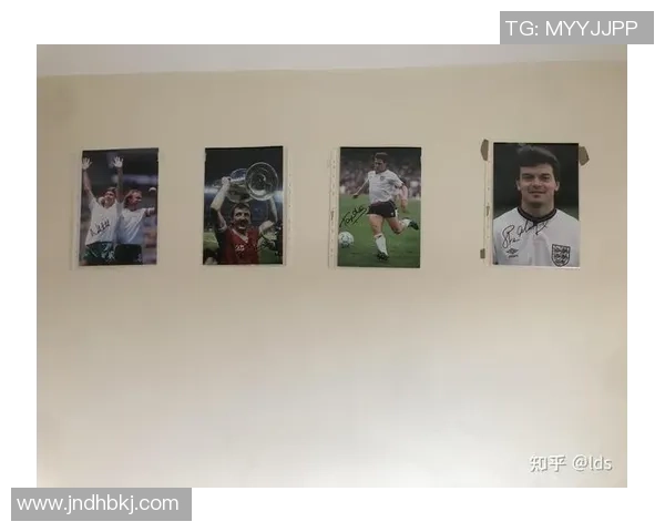 足球签名球星收藏价值解析带你了解背后的故事与热爱